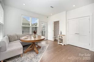 4004 Capital Rdg Ct, Charlotte, NC 28205 - Photo 3