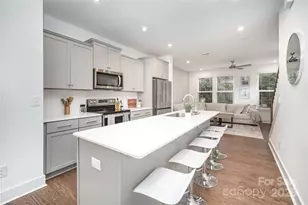 4004 Capital Rdg Ct, Charlotte, NC 28205 - Photo 7