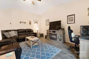 7332 Amberly Hills Rd, Charlotte, NC 28215 - Photo 15