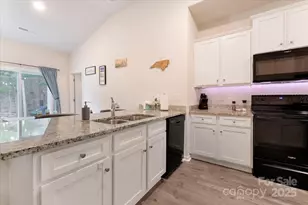 7332 Amberly Hills Rd, Charlotte, NC 28215 - Photo 7