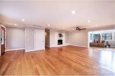 1060 26th Avenue NE, Hickory, NC 28601 - Photo 5