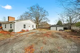 74 7th St NW, Taylorsville, NC 28681 - Photo 3