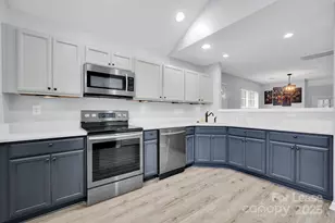 8041 Christmas Ct, Charlotte, NC 28216 - Photo 15