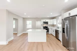 2025 Birchcrest Dr, Charlotte, NC 28205 - Photo 9