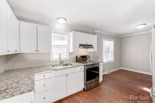 3918 Tipperary Pl, Charlotte, NC 28215 - Photo 11