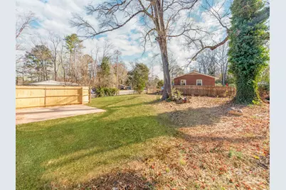 3918 Tipperary Place, Charlotte, NC 28215 - Photo 23