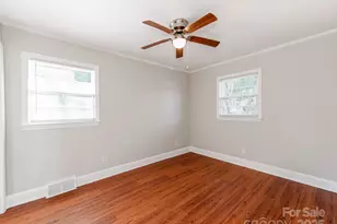 3918 Tipperary Pl, Charlotte, NC 28215 - Photo 17