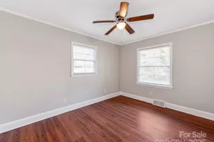 3918 Tipperary Pl, Charlotte, NC 28215 - Photo 13