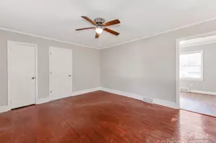 3918 Tipperary Pl, Charlotte, NC 28215 - Photo 7