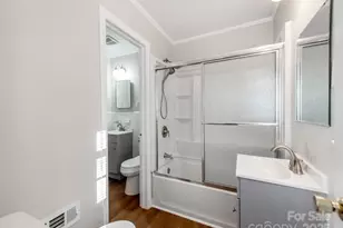 3918 Tipperary Pl, Charlotte, NC 28215 - Photo 19