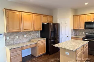 9530 Oswald Ln, Charlotte, NC 28277 - Photo 3