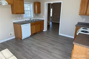 918 Faye St, Statesville, NC 28677 - Photo 5