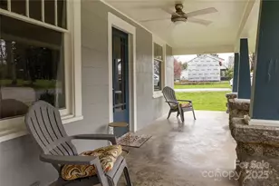 506 W Blue Ridge Rd, East Flat Rock, NC 28726 - Photo 3