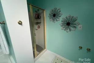 8428 Meadowcroft Ct, Charlotte, NC 28215 - Photo 17