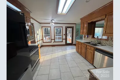 8428 Meadowcroft Court, Charlotte, NC 28215 - Photo 9