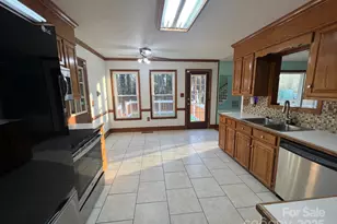 8428 Meadowcroft Ct, Charlotte, NC 28215 - Photo 9