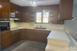 212 Shuping St, Morganton, NC 28655 - Photo 5