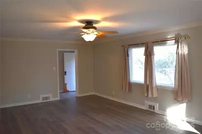 320 W Stewart Avenue W, Mooresville, NC 28115 - Photo 7