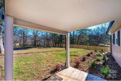 1640 1st Street Circle SE, Hickory, NC 28602 - Photo 11