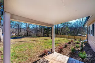 1640 1st St Cir SE, Hickory, NC 28602 - Photo 11