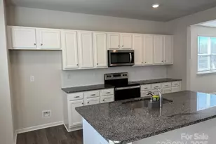 7121 Maple Run Cir, Charlotte, NC 28215 - Photo 11