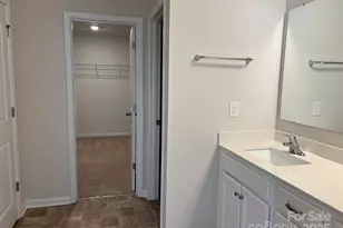 7121 Maple Run Cir, Charlotte, NC 28215 - Photo 21