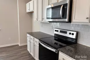 7121 Maple Run Cir, Charlotte, NC 28215 - Photo 13