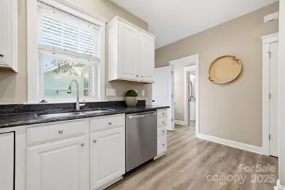 11334 Charlotte View Drive, Charlotte, NC 28277 - Photo 9