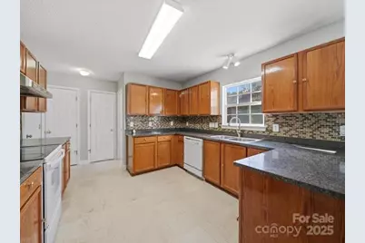 1968 8th Street Lane SE, Hickory, NC 28602 - Photo 11