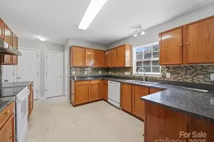 1968 8th St Ln SE, Hickory, NC 28602 - Photo 11