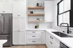 18304 Rosapenny Rd, Charlotte, NC 28278 - Photo 15