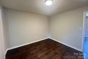 1090 7th Ave NW, Hickory, NC 28601 - Photo 3