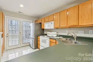 10213 University Park Ln, Charlotte, NC 28213 - Photo 7
