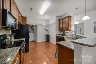 2915 Autumn Harvest Ln, Charlotte, NC 28269 - Photo 9