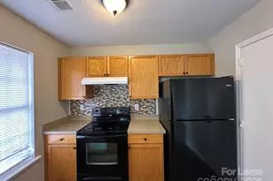 6354 Windsor Gate Ln, Charlotte, NC 28215 - Photo 7