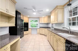 200 Allen Mountain Dr, Black Mountain, NC 28711 - Photo 3