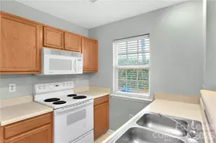 12311 Bluestem Ln, Charlotte, NC 28277 - Photo 9