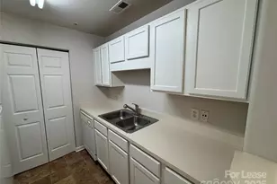 938 Plaza Walk Dr, Charlotte, NC 28215 - Photo 15