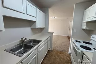 938 Plaza Walk Dr, Charlotte, NC 28215 - Photo 13