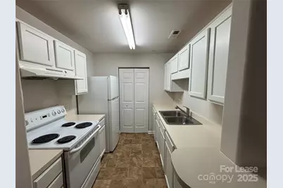 938 Plaza Walk Drive, Charlotte, NC 28215 - Photo 11