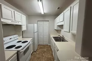 938 Plaza Walk Dr, Charlotte, NC 28215 - Photo 11