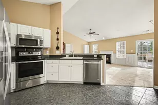 6652 Allness Glen Ln, Charlotte, NC 28269 - Photo 9