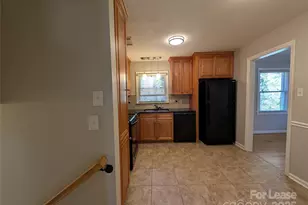 3331 Donovan Pl, Charlotte, NC 28215 - Photo 5