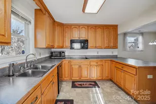 511 Oak Grove Rd, Flat Rock, NC 28731 - Photo 13