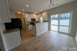 8419 Candlenut Ln, Charlotte, NC 28215 - Photo 5