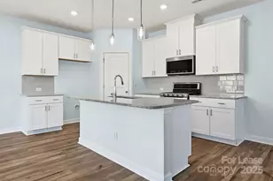 3909 Woodland View Dr, Charlotte, NC 28215 - Photo 7