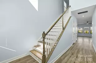 3909 Woodland View Dr, Charlotte, NC 28215 - Photo 3