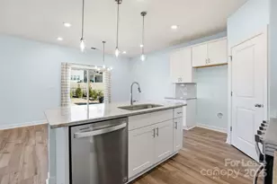 3909 Woodland View Dr, Charlotte, NC 28215 - Photo 11