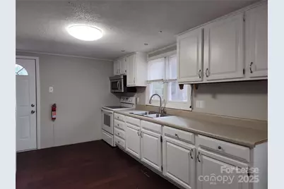 3216 Hawkins Place, Charlotte, NC 28269 - Photo 7