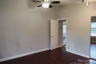 3216 Hawkins Pl, Charlotte, NC 28269 - Photo 11